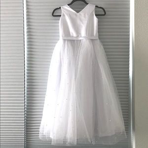Girls David’s Bridal v back tulle size 8 flower girl dress.